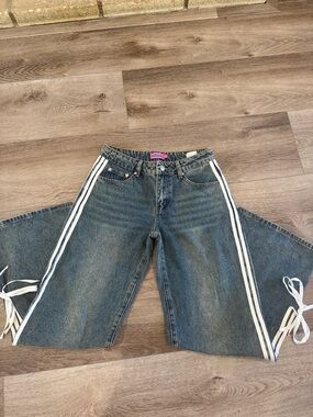 Edikted Blue Wide-Leg Denim Jeans with White Side Stripes